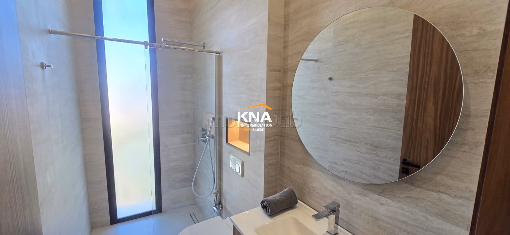 Beautiful contemporary villa brand new with high-end materials