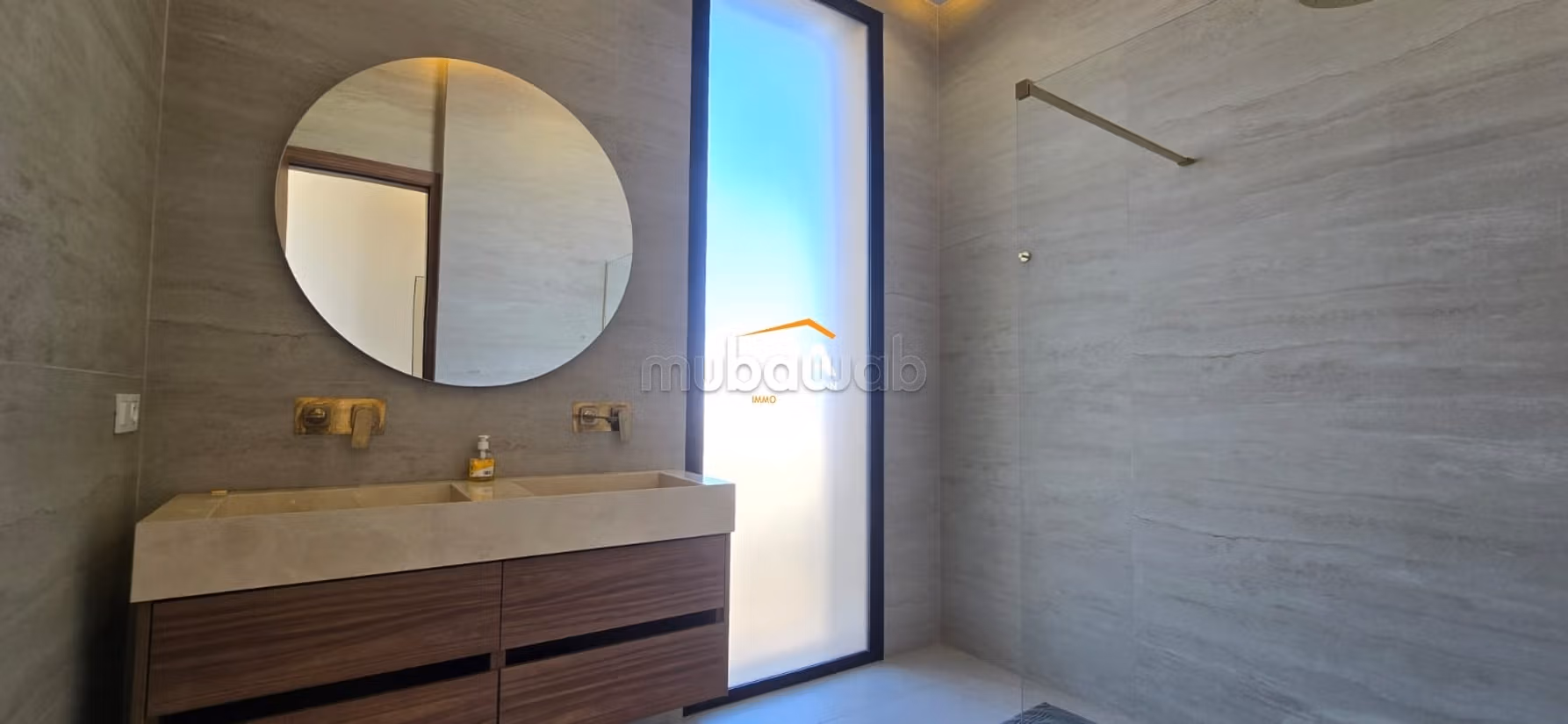Beautiful contemporary villa brand new with high-end materials
