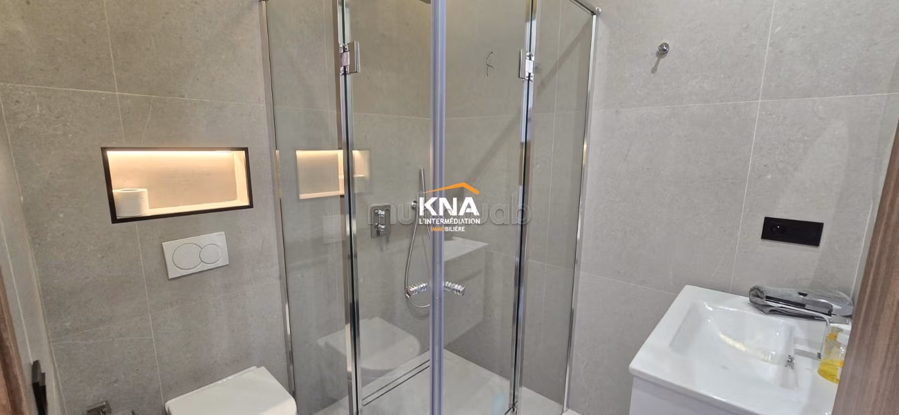 Beautiful contemporary villa brand new with high-end materials