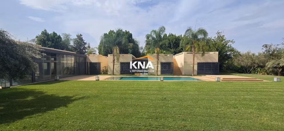 Very Beautiful Single-Storey Villa Located in Front of the Golf Course Within a Secure Complex