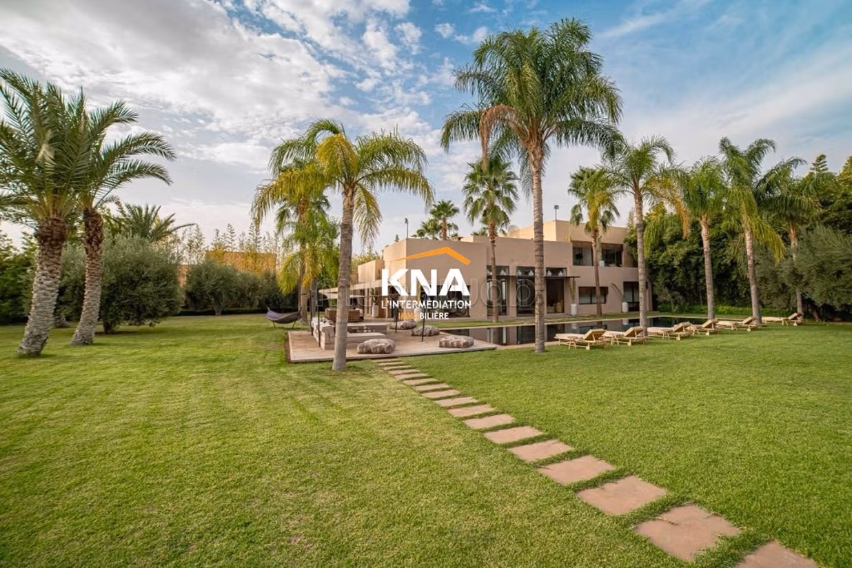 Splendid modern villa located in a secure residence of 4 villas