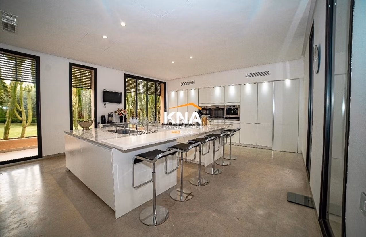 Splendid modern villa located in a secure residence of 4 villas