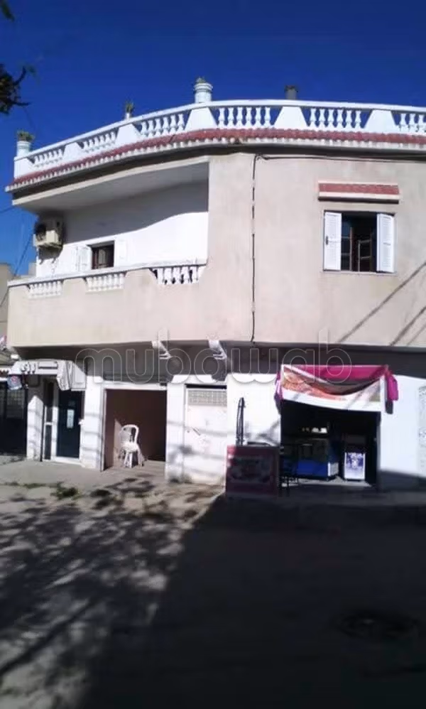 Maison à la vente à Ezzahrouni. Surface de 150 m². Système de climatisation