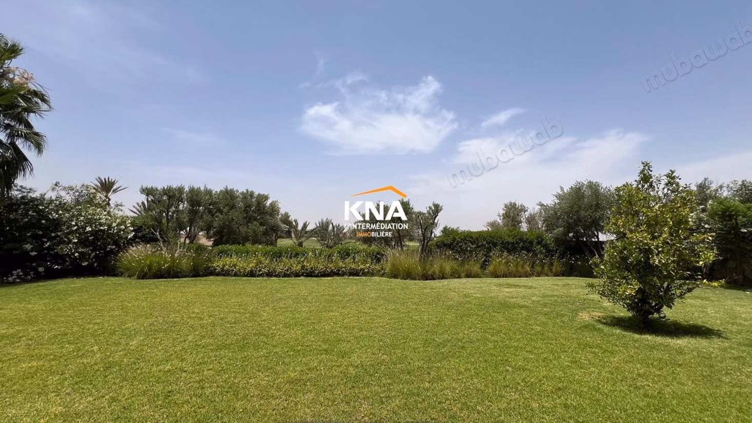 Very Beautiful Single-Storey Villa Located in Front of a Golf Course Within a Secure Complex