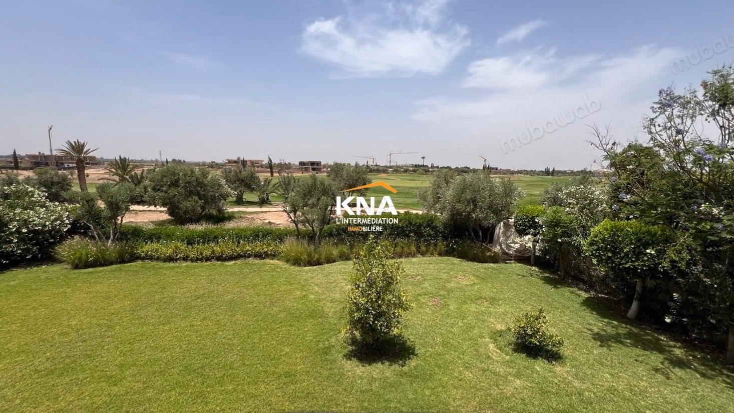 Very Beautiful Single-Storey Villa Located in Front of a Golf Course Within a Secure Complex