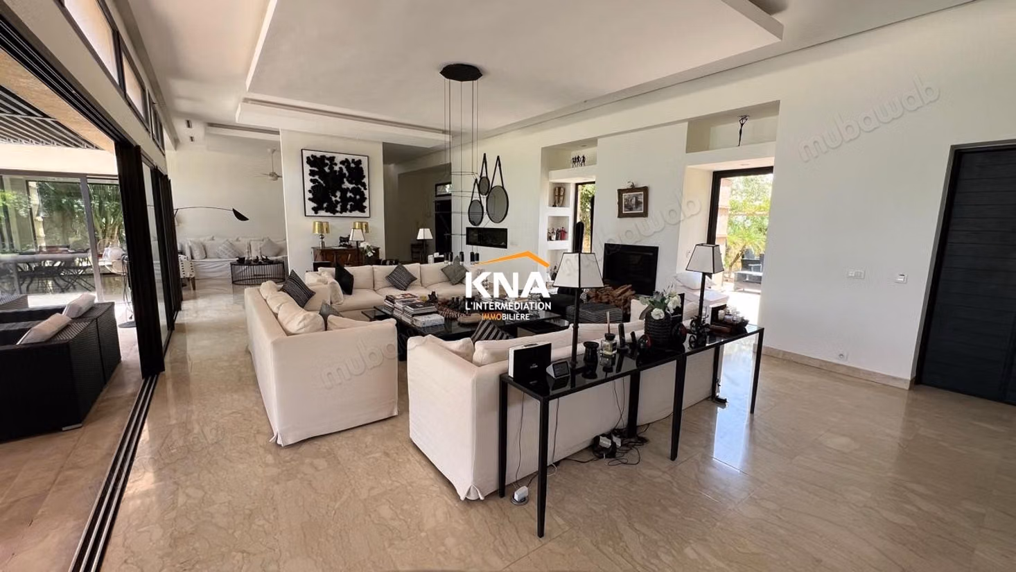 Very Beautiful Single-Storey Villa Located in Front of a Golf Course Within a Secure Complex