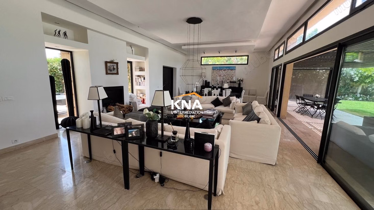 Very Beautiful Single-Storey Villa Located in Front of a Golf Course Within a Secure Complex