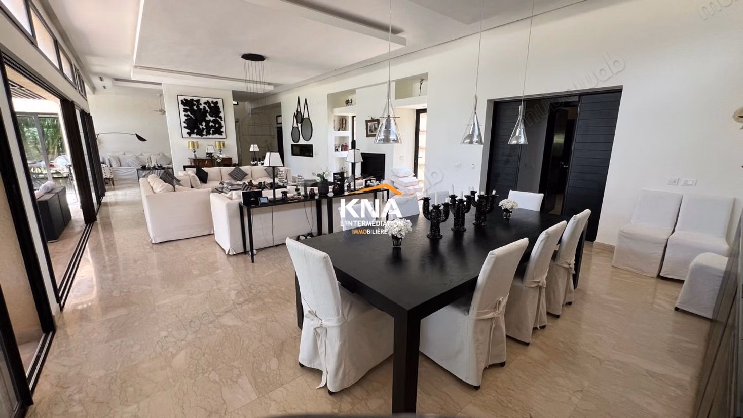 Very Beautiful Single-Storey Villa Located in Front of a Golf Course Within a Secure Complex