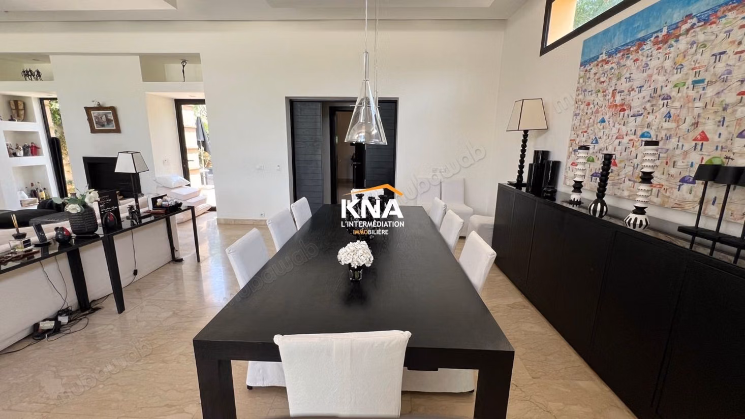 Very Beautiful Single-Storey Villa Located in Front of a Golf Course Within a Secure Complex