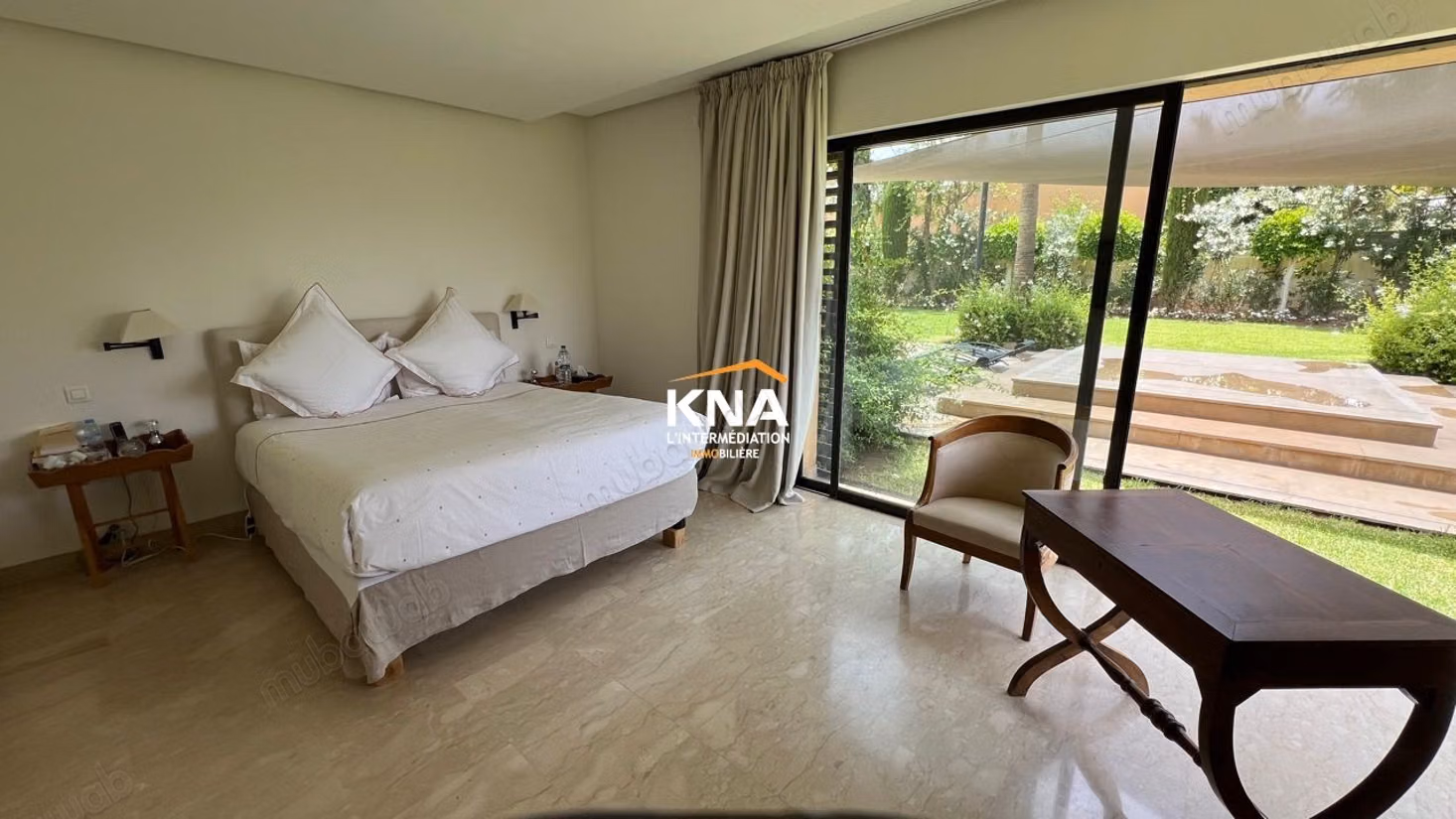 Very Beautiful Single-Storey Villa Located in Front of a Golf Course Within a Secure Complex