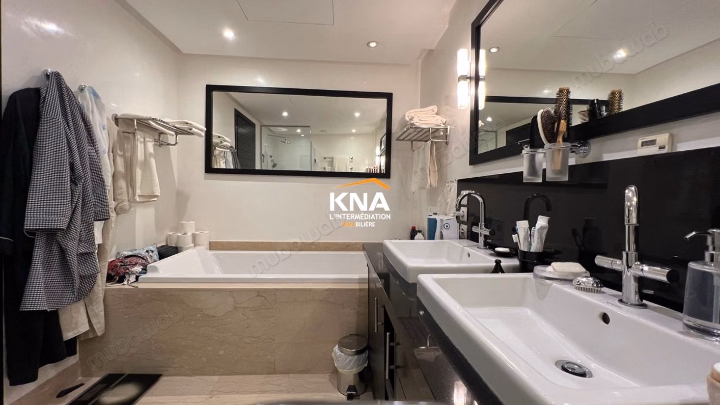 Very Beautiful Single-Storey Villa Located in Front of a Golf Course Within a Secure Complex