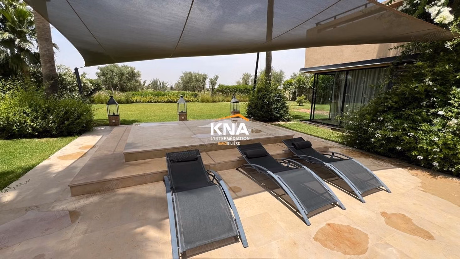Very Beautiful Single-Storey Villa Located in Front of a Golf Course Within a Secure Complex