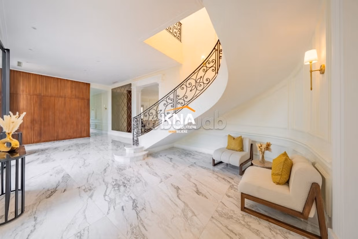 Very beautiful Neo-Classical style villa