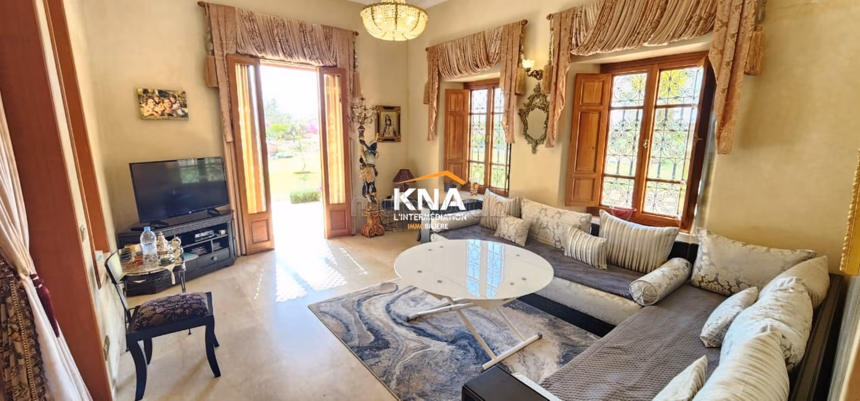 Elegant mixed-style villa with a superb view of the Atlas Mountains