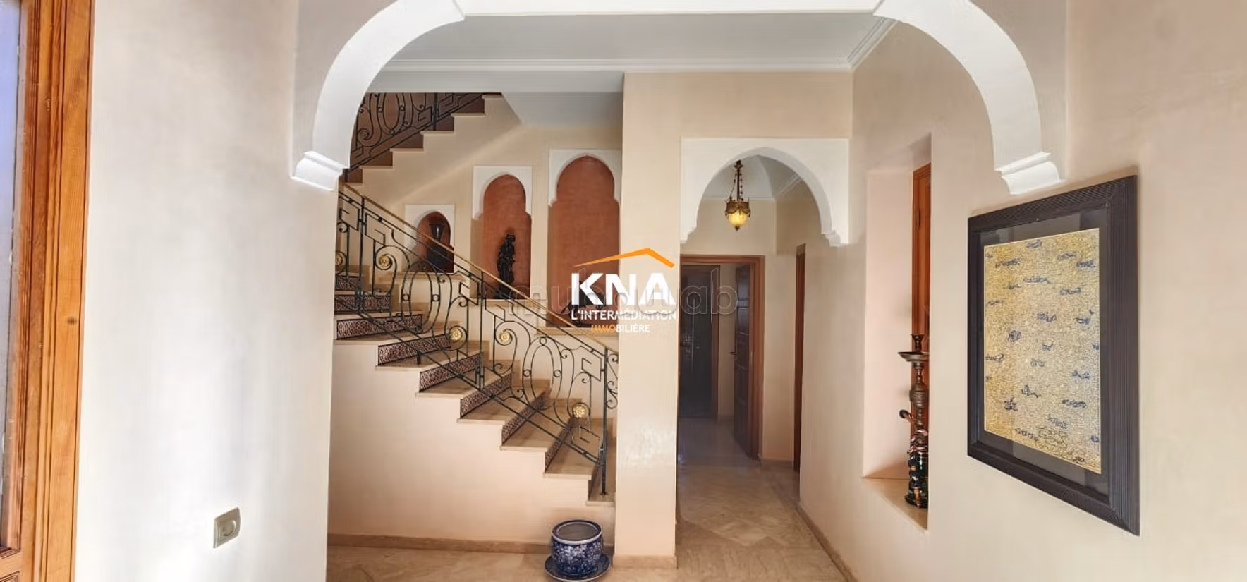 Elegant mixed-style villa with a superb view of the Atlas Mountains