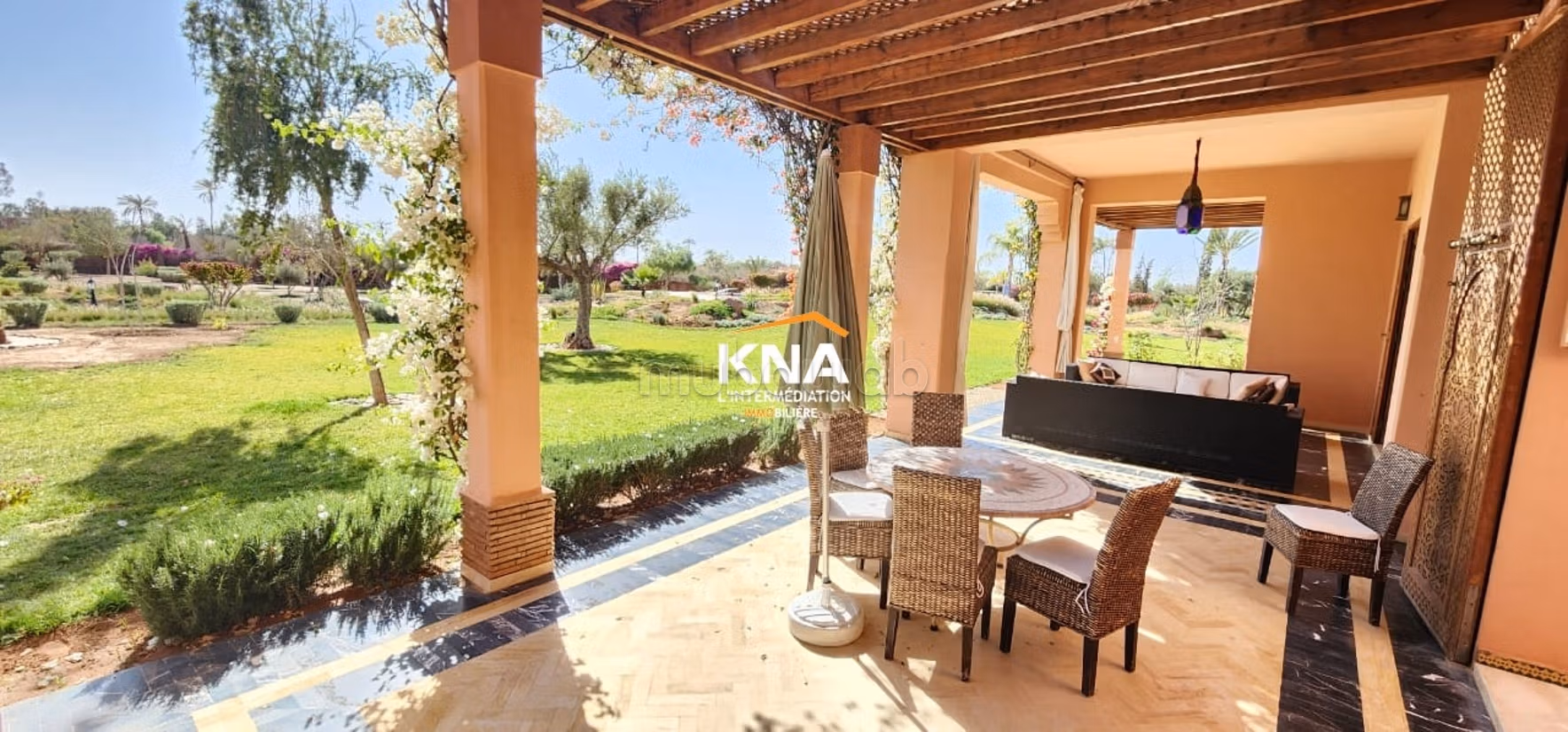 Elegant mixed-style villa with a superb view of the Atlas Mountains