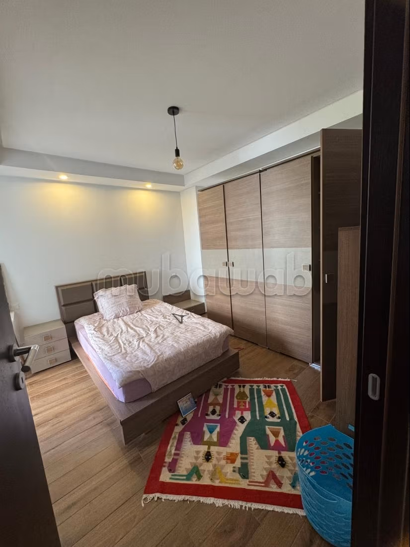 Bel appartement en location à Les Jardins de Carthage. Surface de 120 m². Meublé