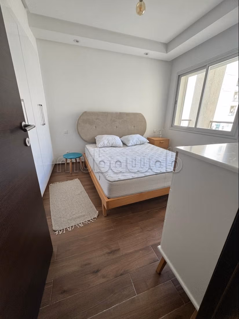 Bel appartement en location à Les Jardins de Carthage. Surface de 120 m². Meublé