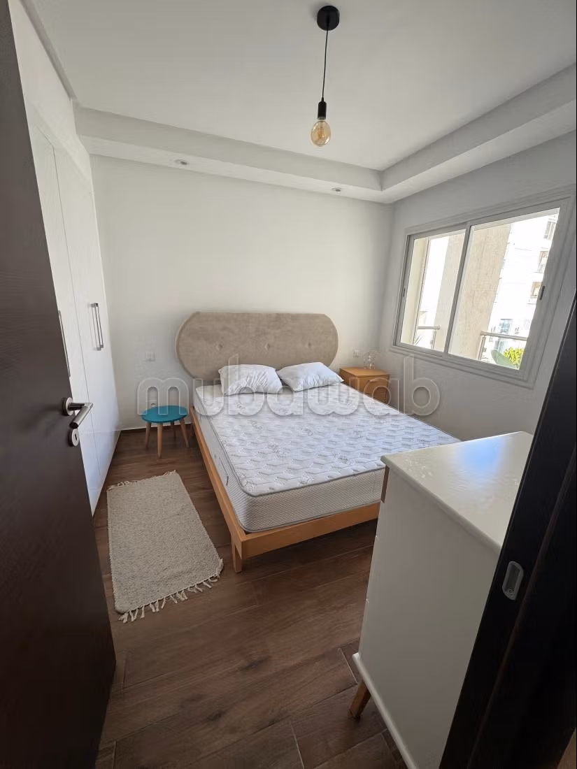 Bel appartement en location à Les Jardins de Carthage. Surface de 120 m². Meublé