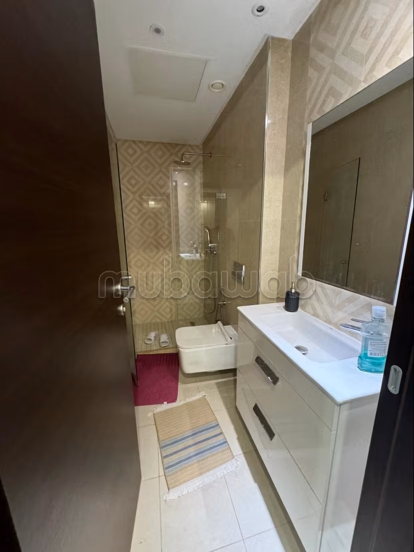 Bel appartement en location à Les Jardins de Carthage. Surface de 120 m². Meublé