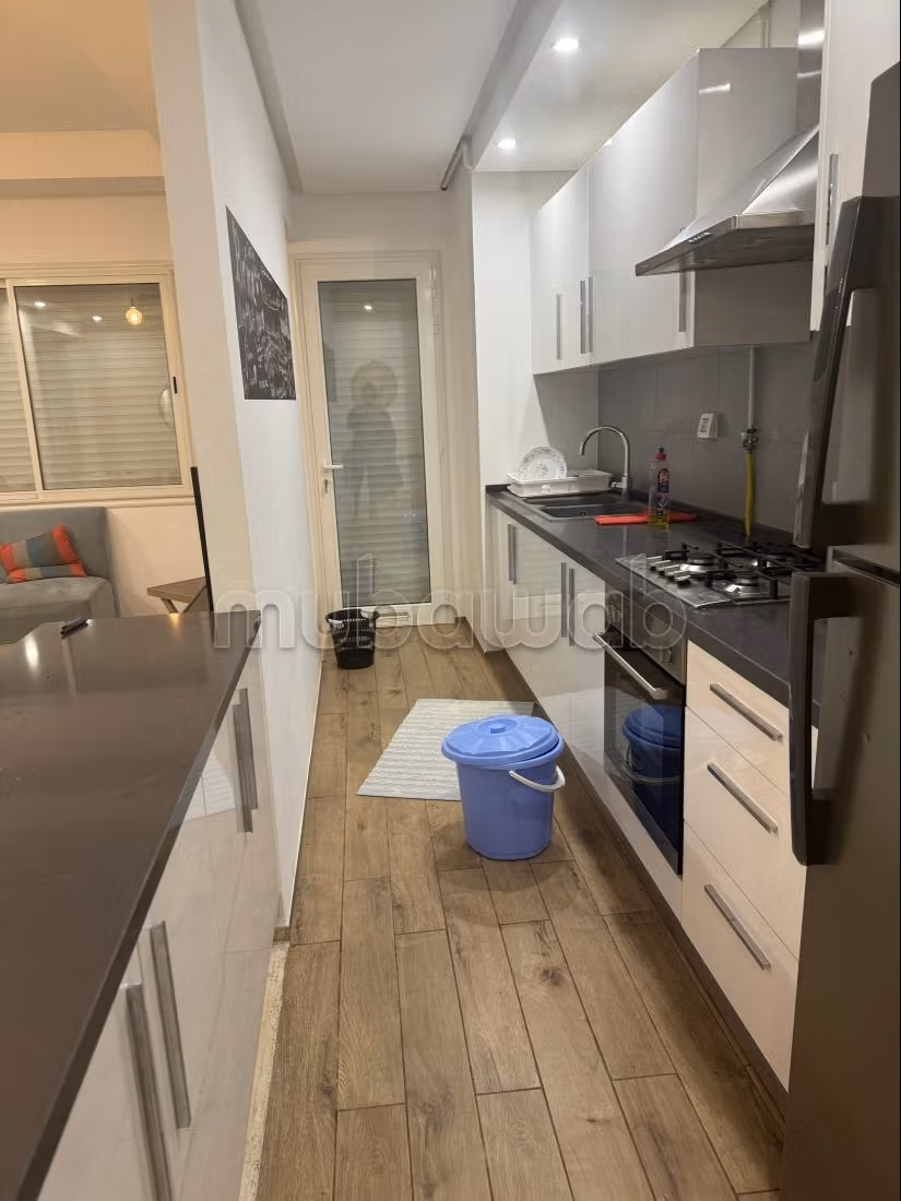 Bel appartement en location à Les Jardins de Carthage. Surface de 120 m². Meublé