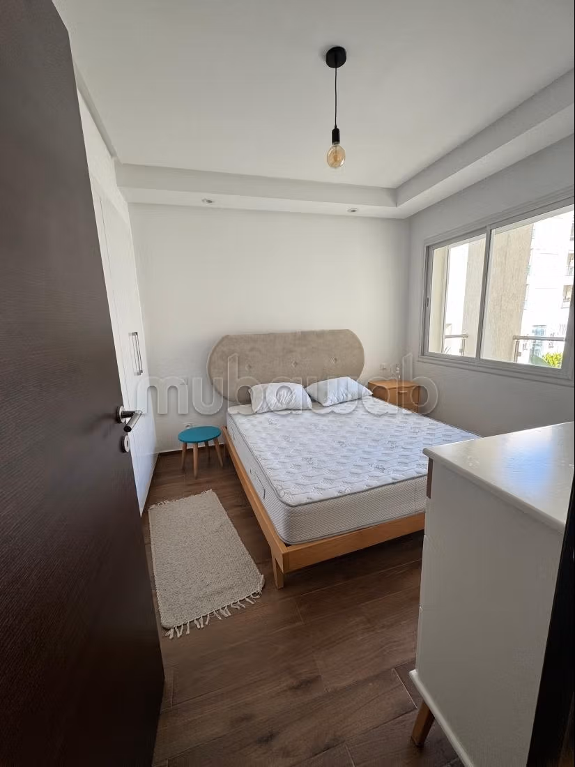 Bel appartement en location à Les Jardins de Carthage. Surface de 120 m². Meublé