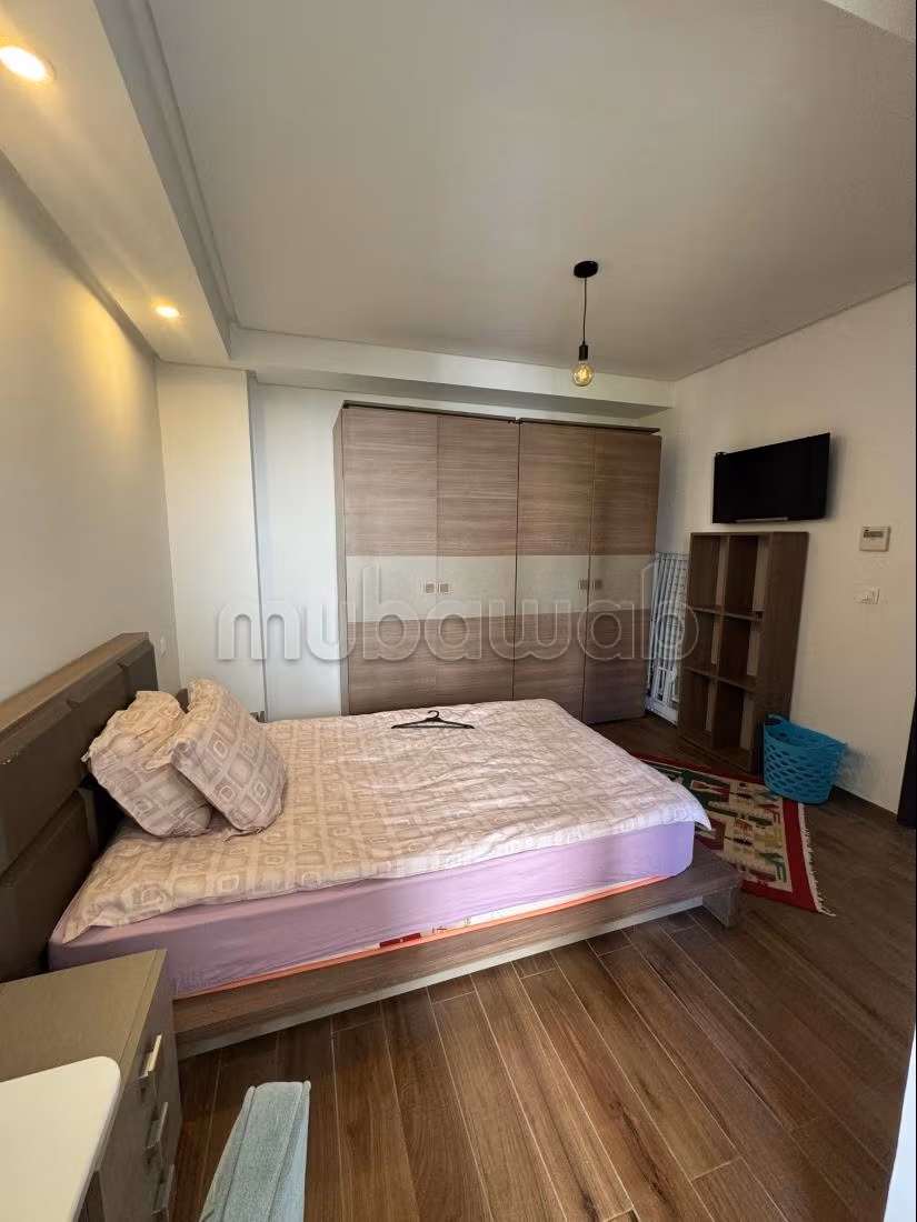 Bel appartement en location à Les Jardins de Carthage. Surface de 120 m². Meublé
