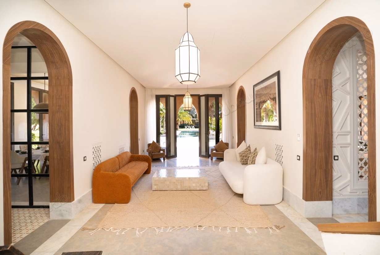 Sumptuous high-end villa in the heart of a lush and wooded park with fountains, orchard, organic vegetable garden