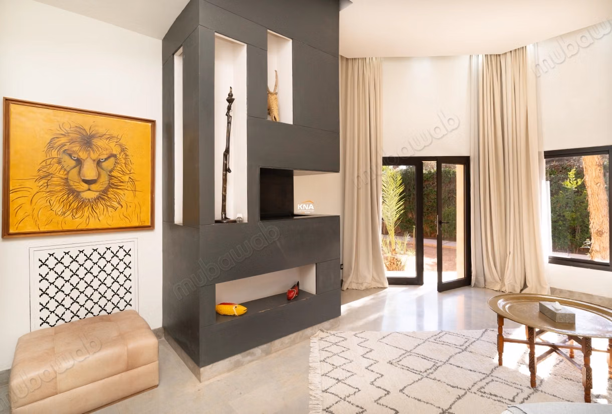 Sumptuous high-end villa in the heart of a lush and wooded park with fountains, orchard, organic vegetable garden