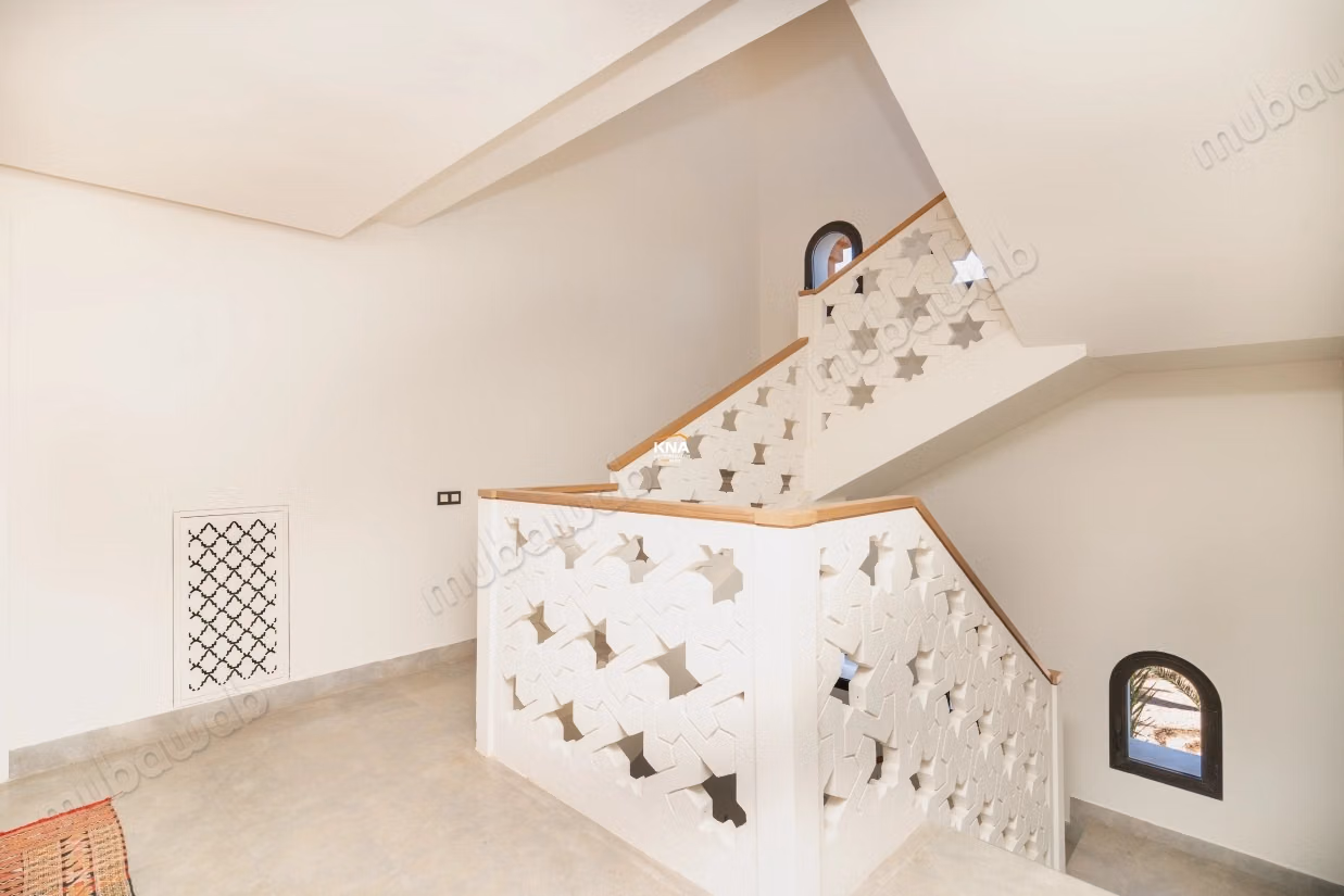 Sumptuous high-end villa in the heart of a lush and wooded park with fountains, orchard, organic vegetable garden