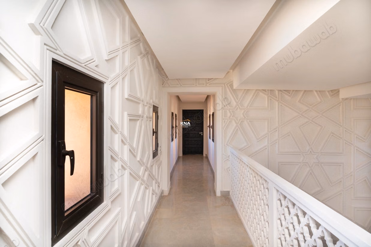Sumptuous high-end villa in the heart of a lush and wooded park with fountains, orchard, organic vegetable garden