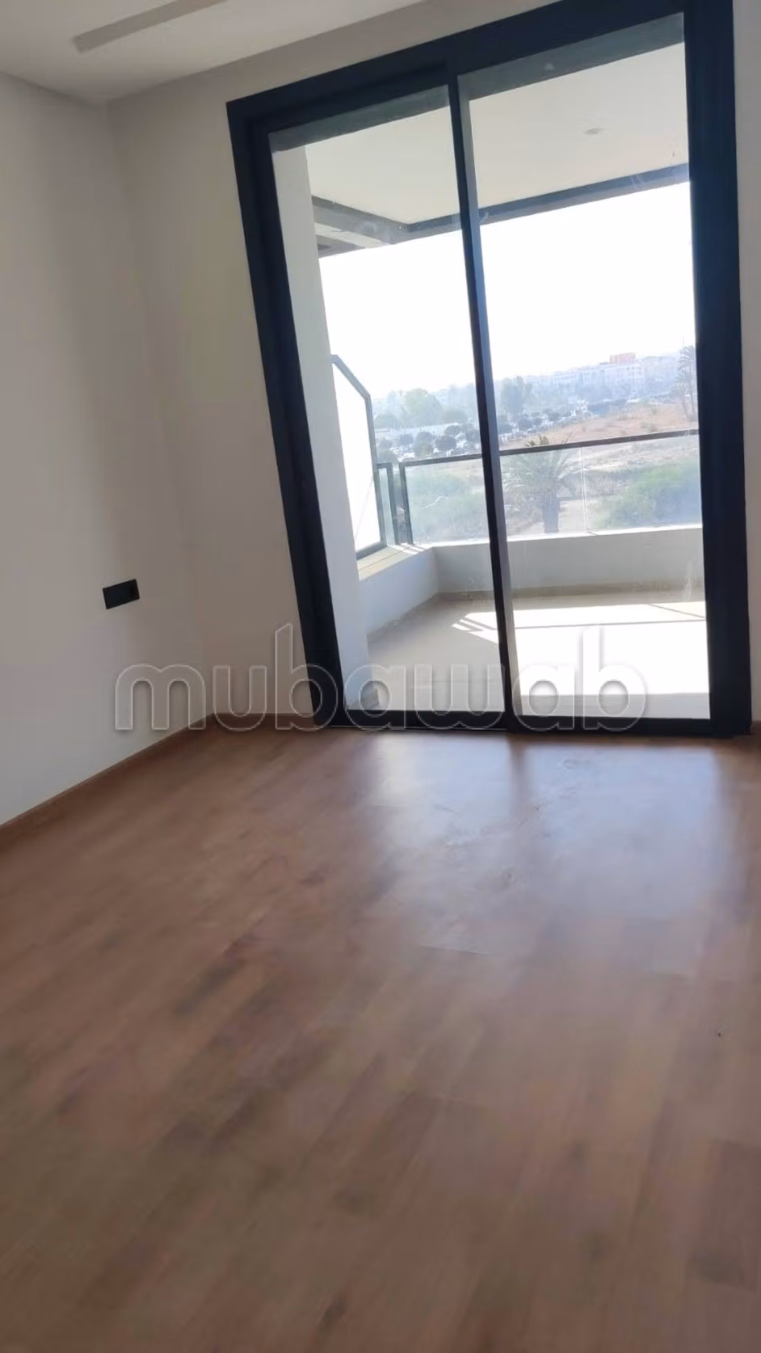 À louer – Superbe studio vide 60 m² à CFC
