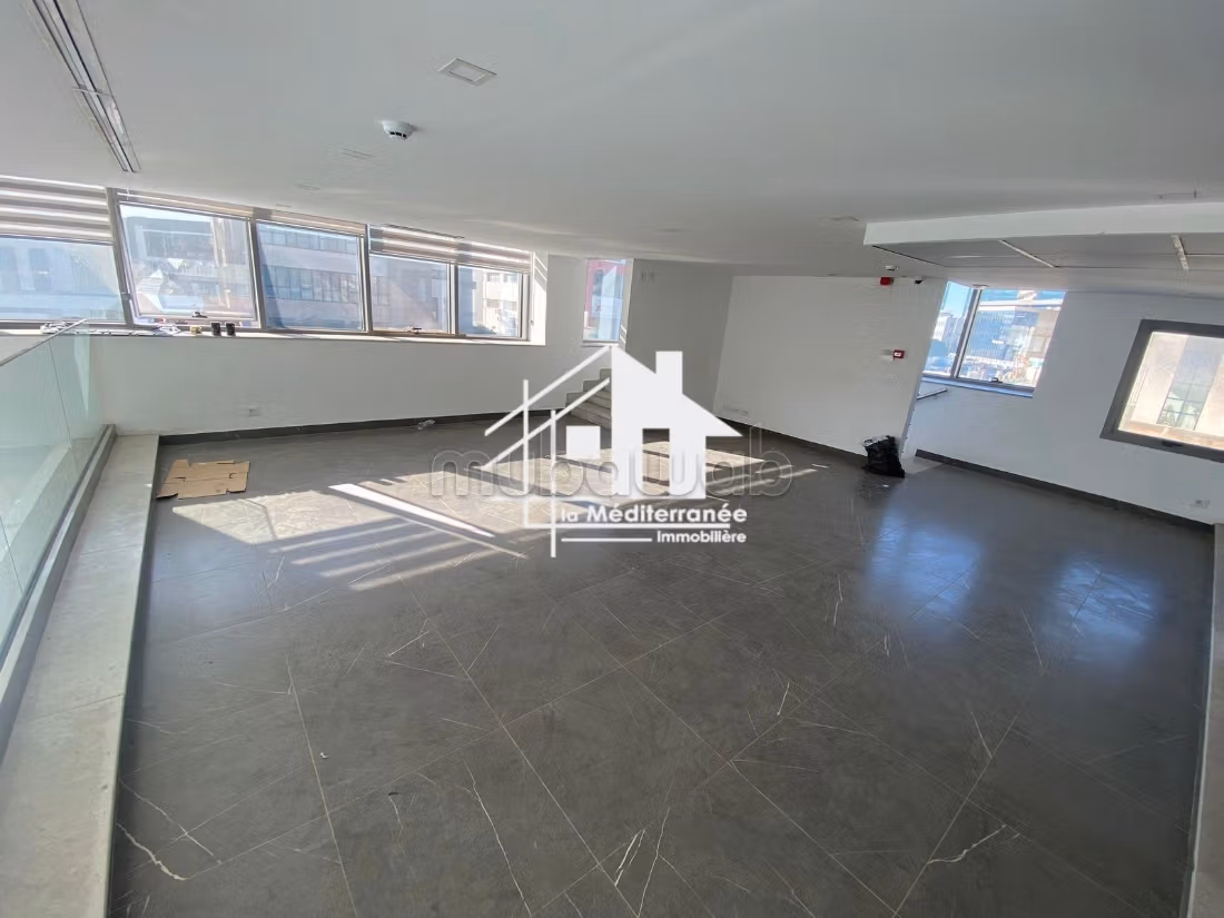 Immobile R3 di 2750m² al Lago 3