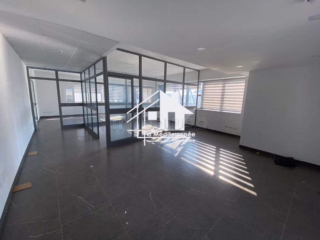 Immobile R3 di 2750m² al Lago 3