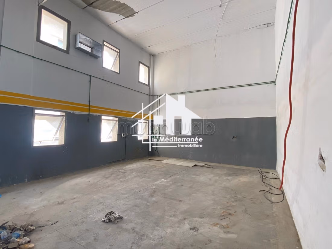 Immobile R3 di 2750m² al Lago 3