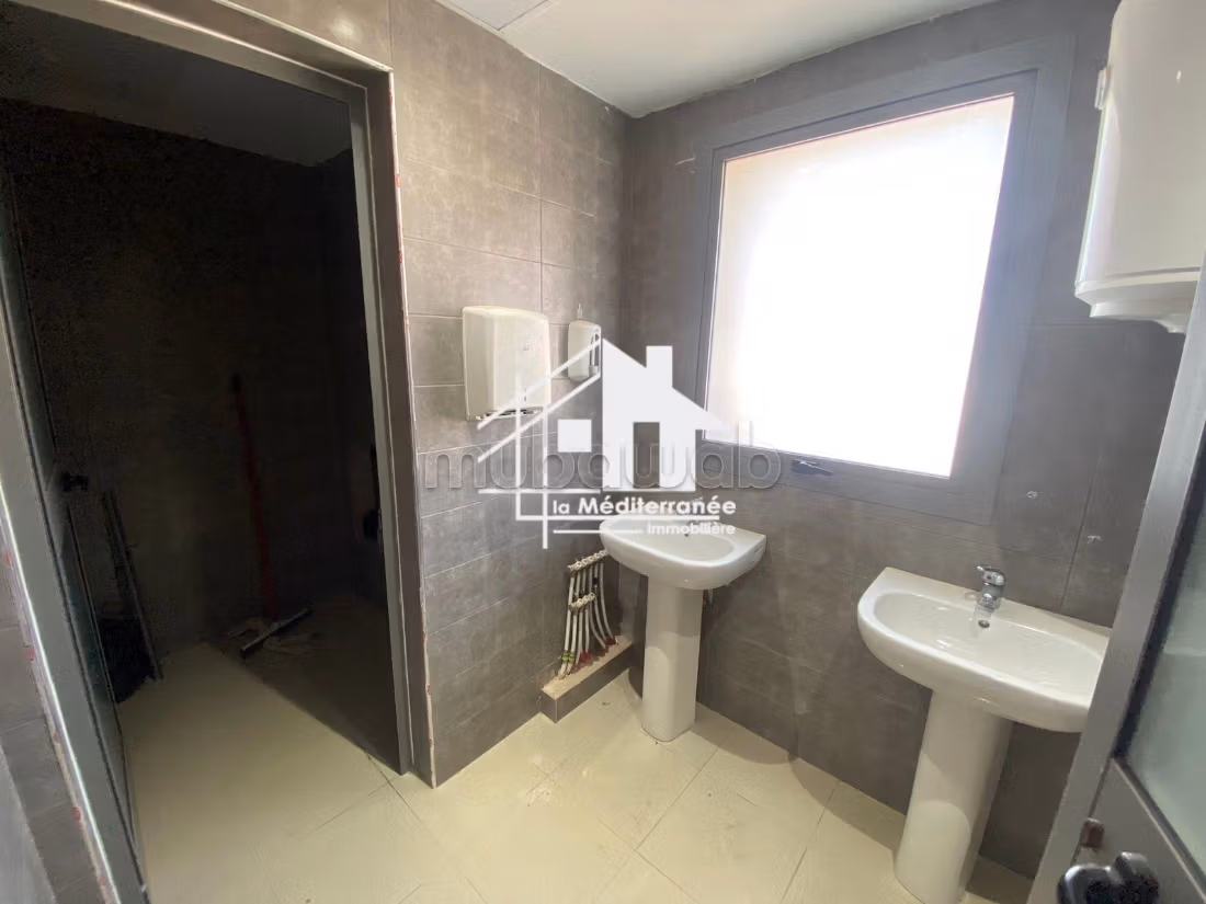 Immobile R3 di 2750m² al Lago 3
