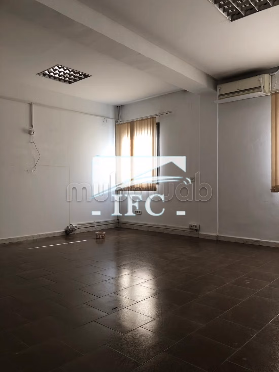 Bureau en 8 espaces 330m² charguia 2 IFCC173