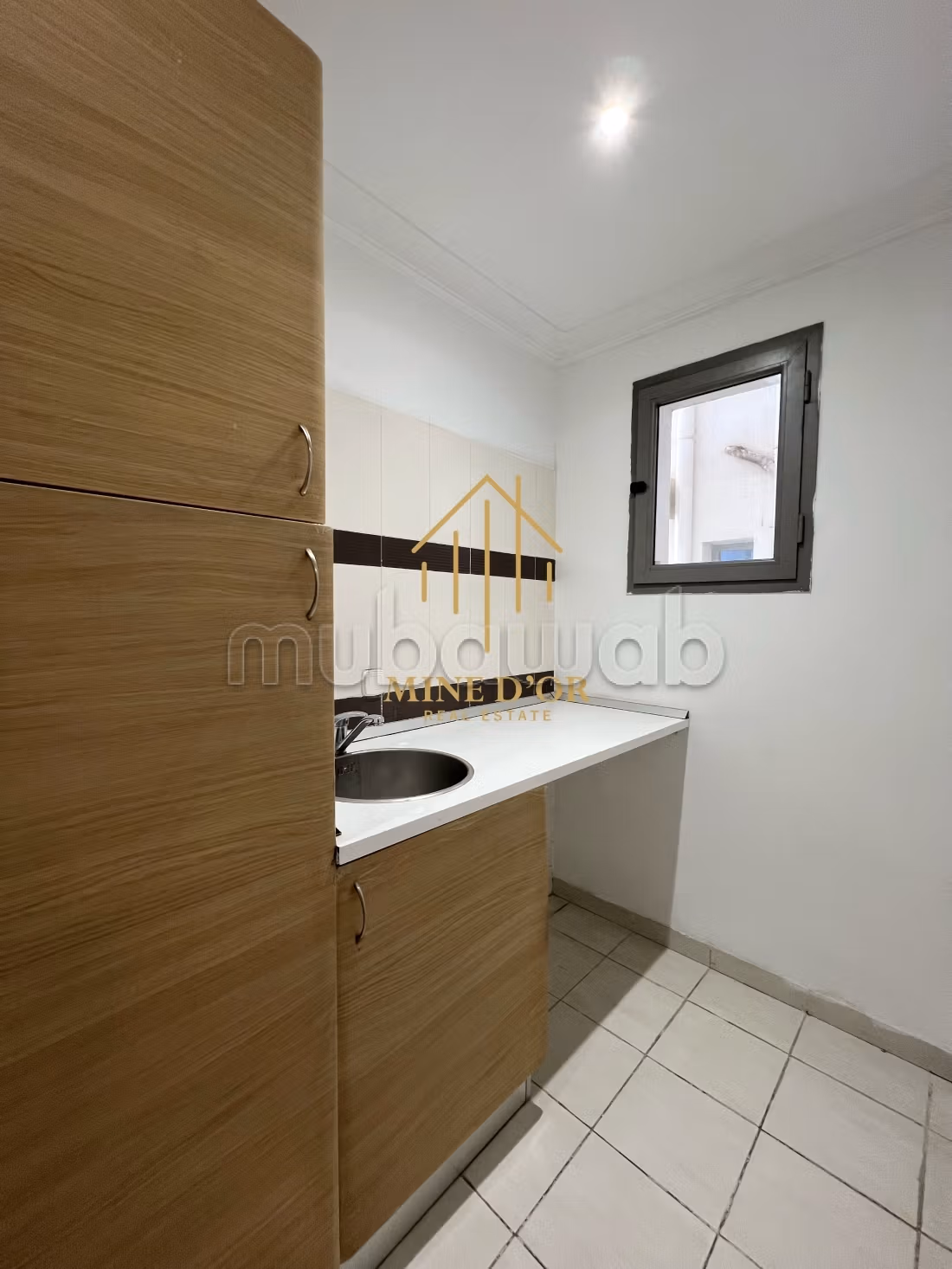 Office with 3 furnished or empty spaces in Montplaisir