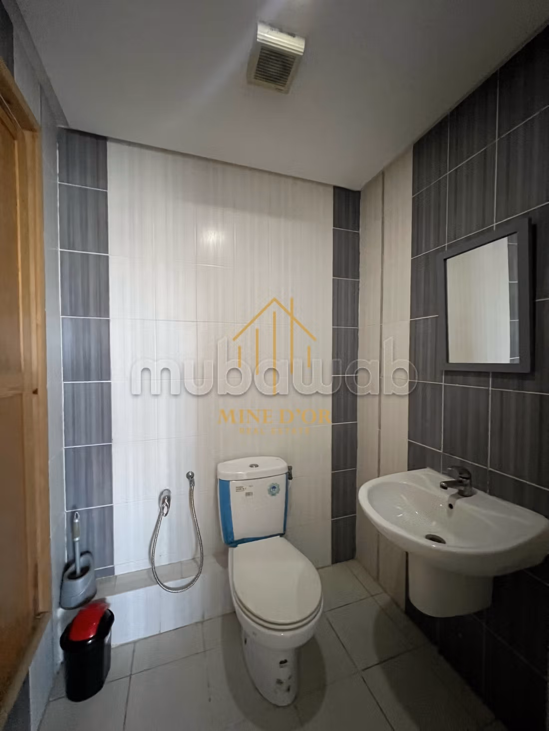 Office with 3 furnished or empty spaces in Montplaisir