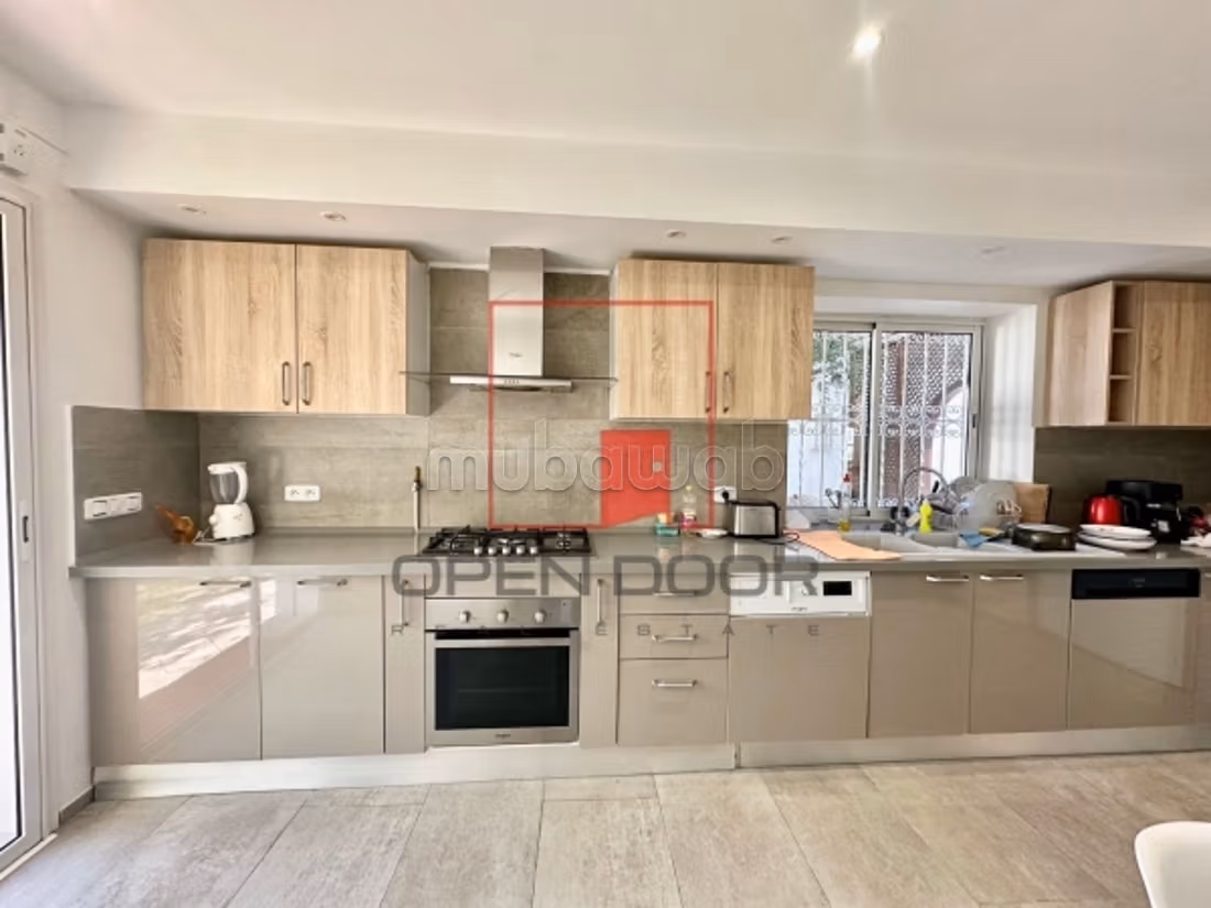 Villa with garden for sale in Carthage