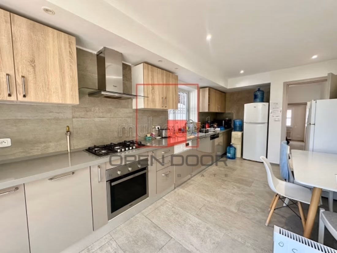 Villa with garden for sale in Carthage