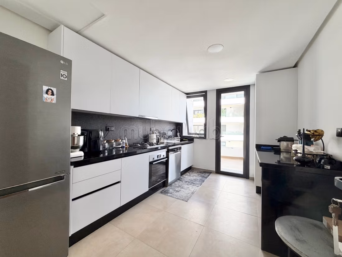 Magnífico, apartamento amueblado en un piso elevado, Cfc