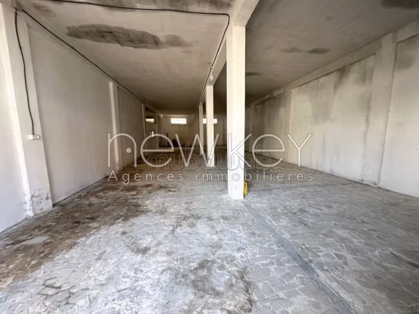 Deposito di 250m² in affitto a Bhar Lazreg