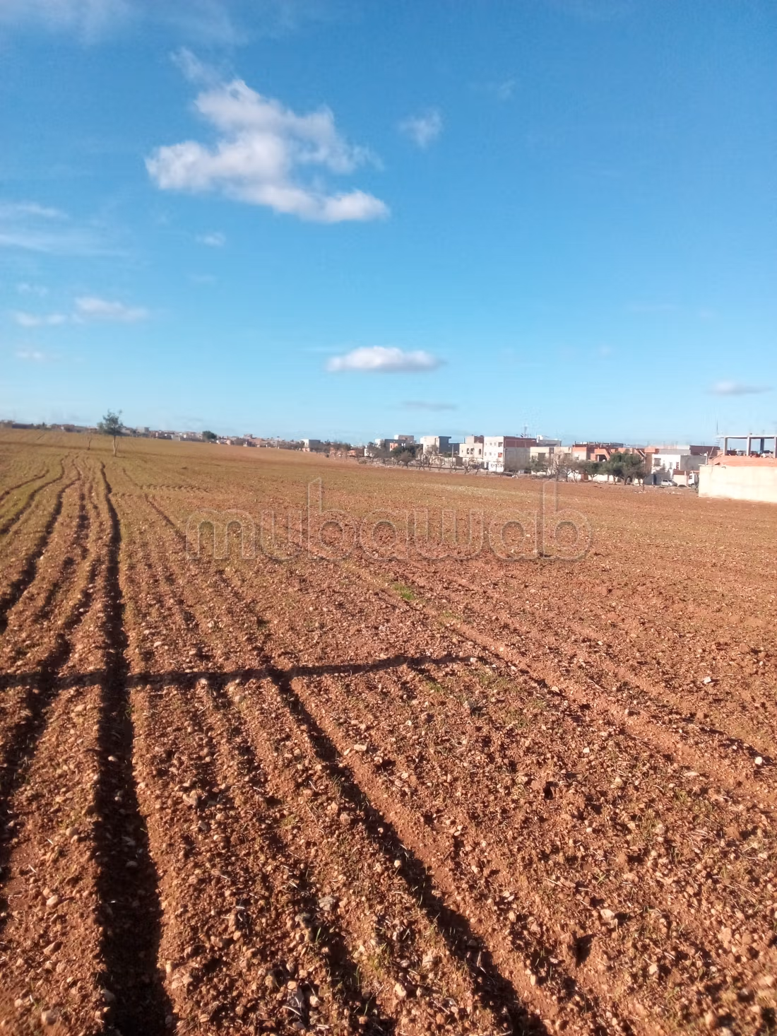 A VENDRE Grand Terrain Stratégique