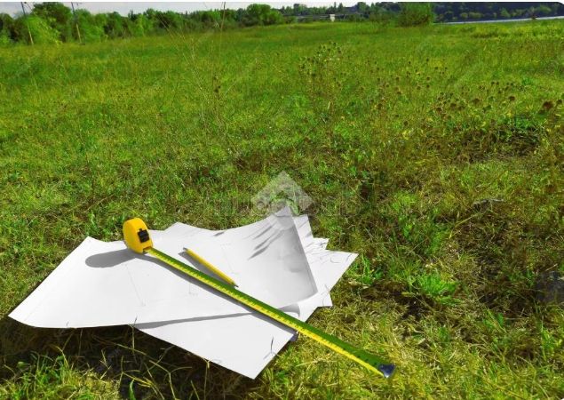 Terrain habitation ind. En vente