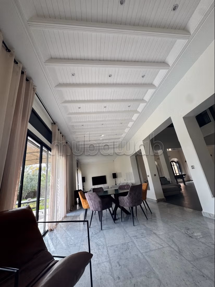 Vente villa de luxe à Route de Ouarzazate. 5 chambres confortables. Meublé