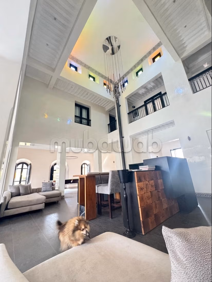 Vente villa de luxe à Route de Ouarzazate. 5 chambres confortables. Meublé
