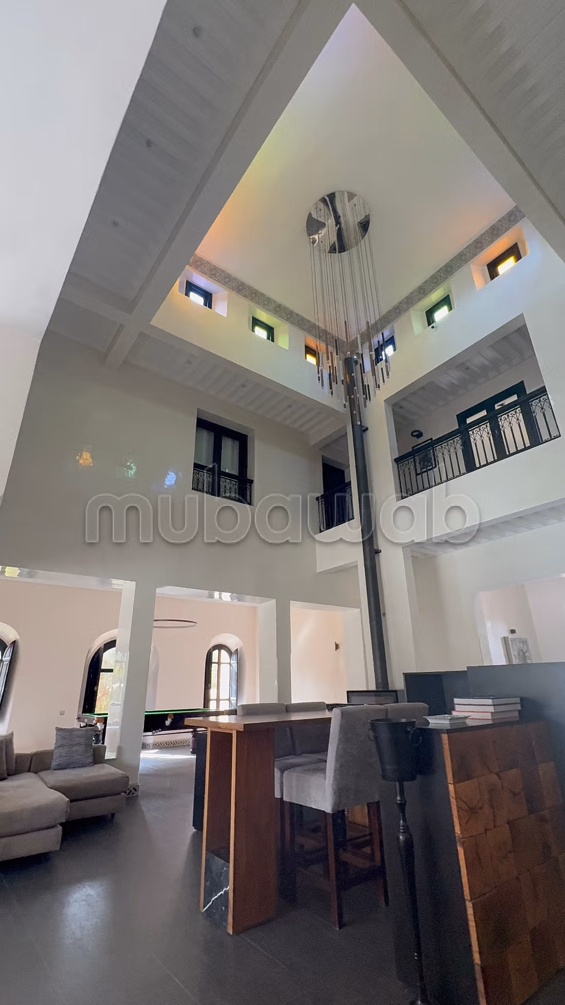 Vente villa de luxe à Route de Ouarzazate. 5 chambres confortables. Meublé
