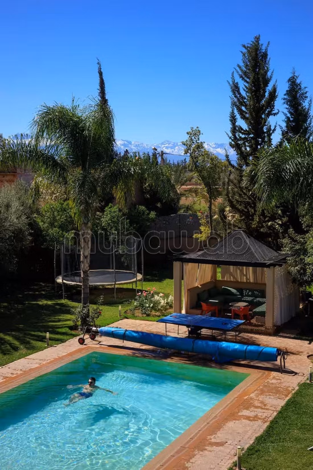 Vente villa de luxe à Route de Ouarzazate. 5 chambres confortables. Meublé