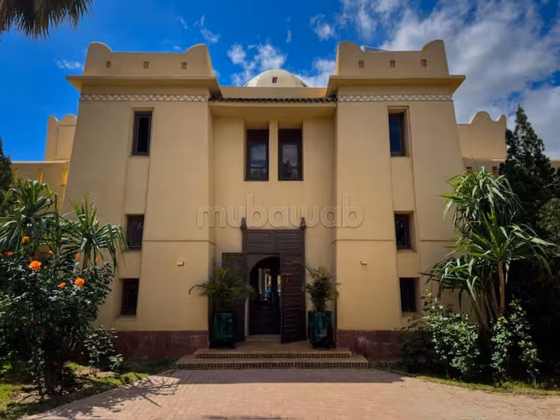 Vente villa de luxe à Route de Ouarzazate. 5 chambres confortables. Meublé